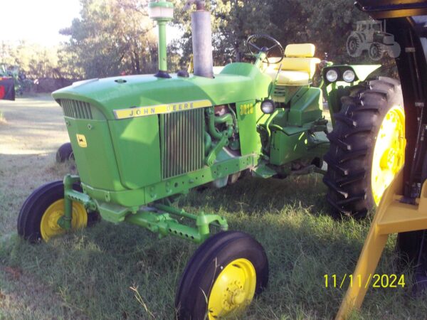 JOHN DEERE 3010 - Image 2